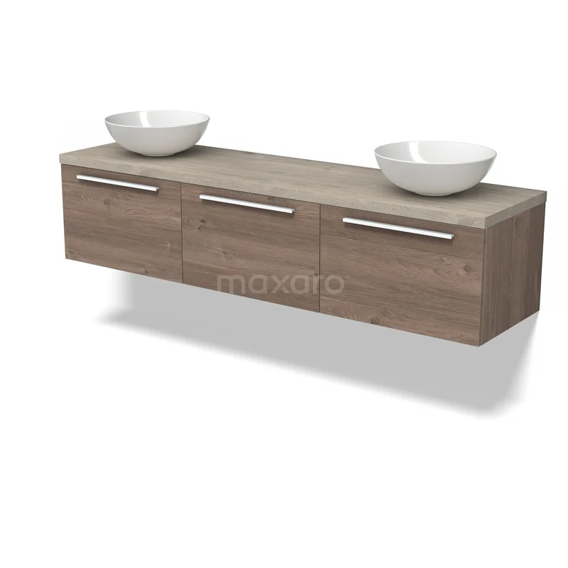 Houten hangend badkamermeubel met drie lades, twee witte waskommen en een moderne afwerking.