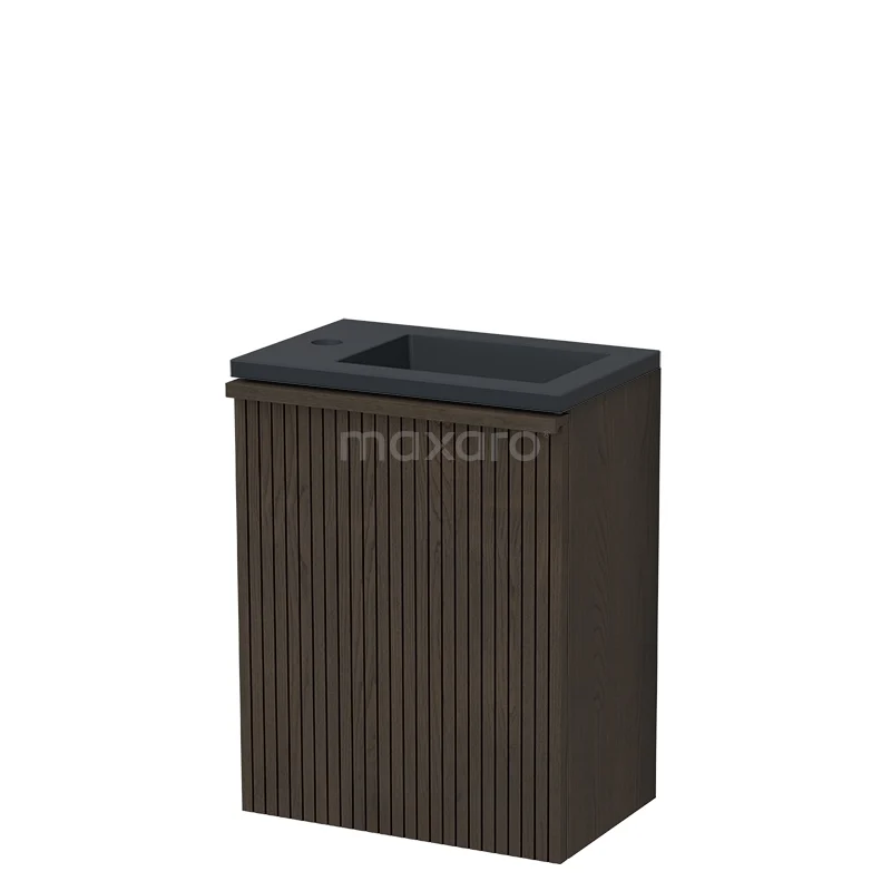 Modulo Plus Pico Toiletmeubel met wastafel | 40 cm Espresso eik Ribbel front Quartz TMW10-00999 Houten badkamerkast in donkere houtkleur met verticale lijnen, voorzien van een zwart wastafelblad, compact en modern ontwerp.