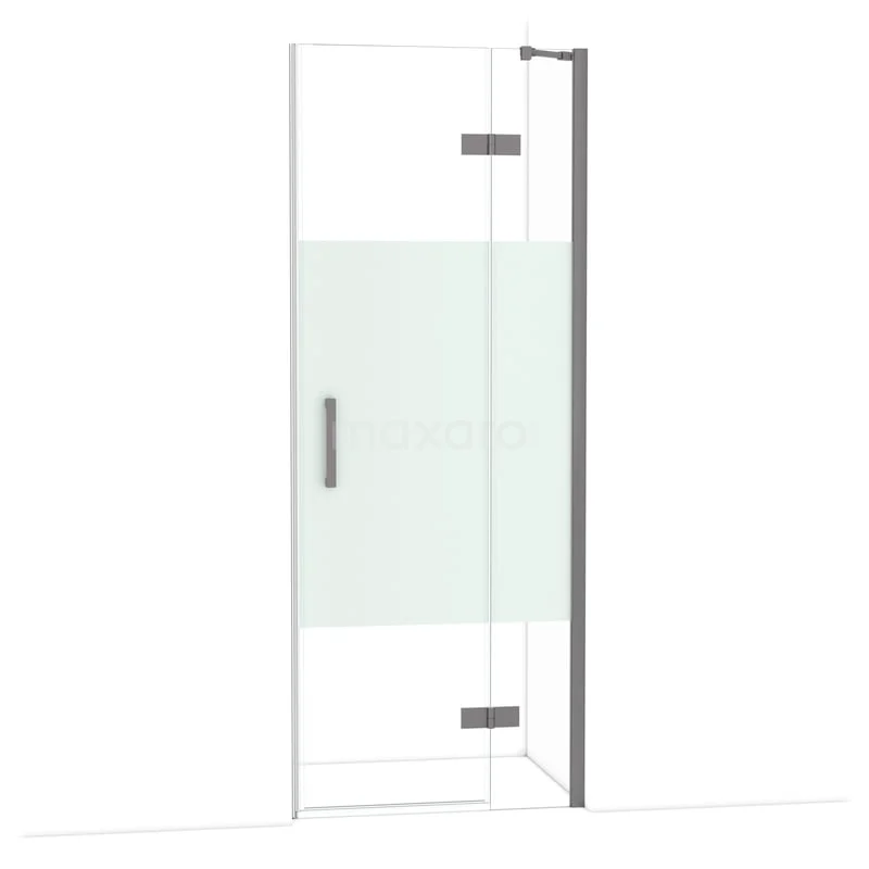 Glazen douchedeur met mat folie, zilveren scharnieren en handgreep, perfect voor een moderne badkamerinrichting.