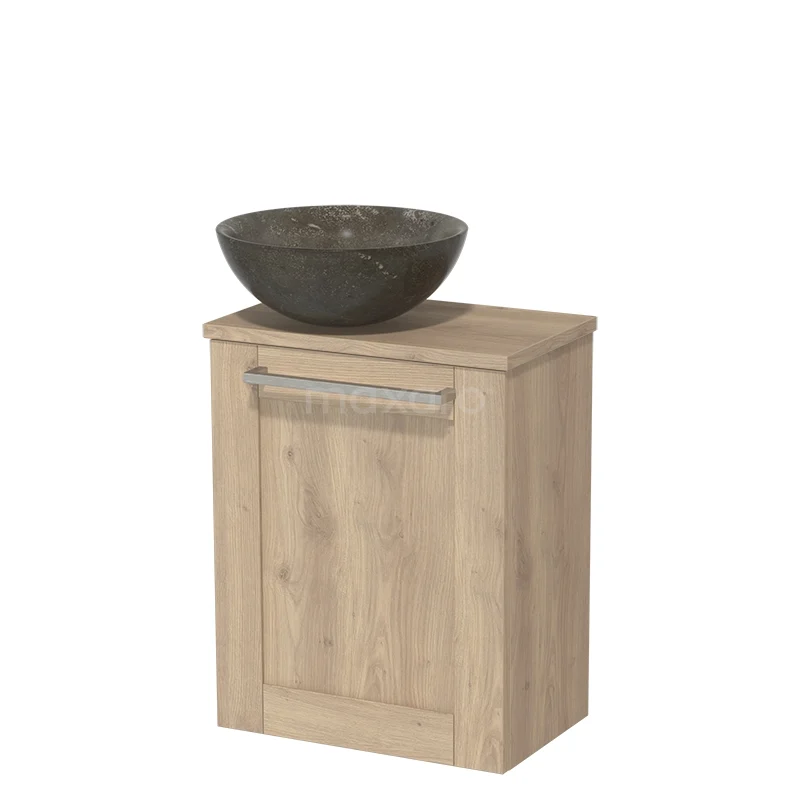 Houten badkamermeubel met wastafel, naturel eiken finish, compact design, ideale opbergruimte voor kleinere badkamers.