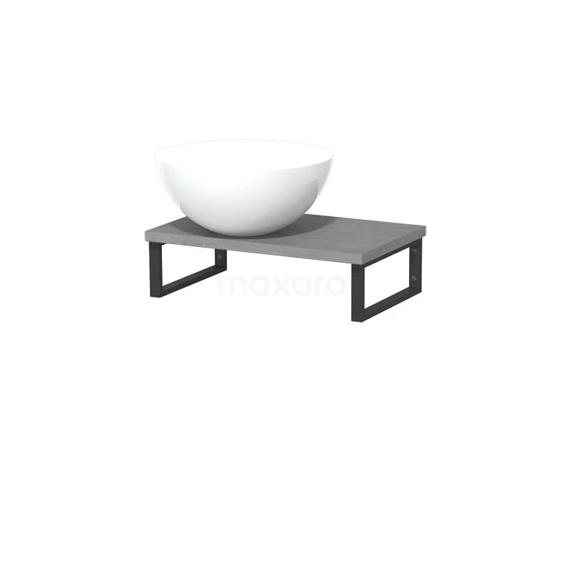 Witte keramische waskom op een rechthoekig grijs houten plankje met zwarte metalen poten, ideaal voor moderne badkamersetups.