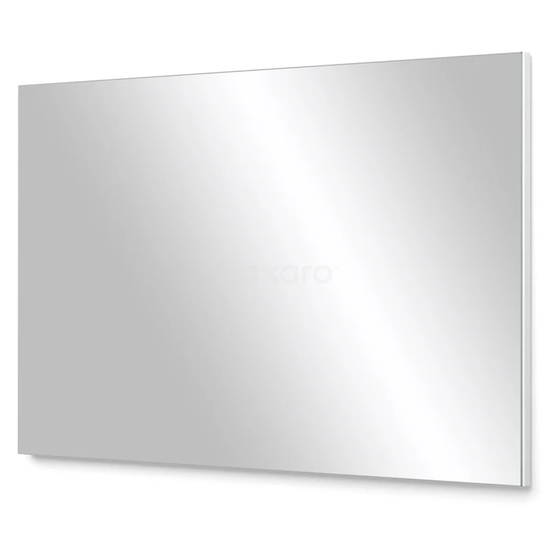 Rechthoekige wandspiegel met zilveren rand, ideaal voor moderne badkamers. Minimalistisch design, hoogwaardig glas.