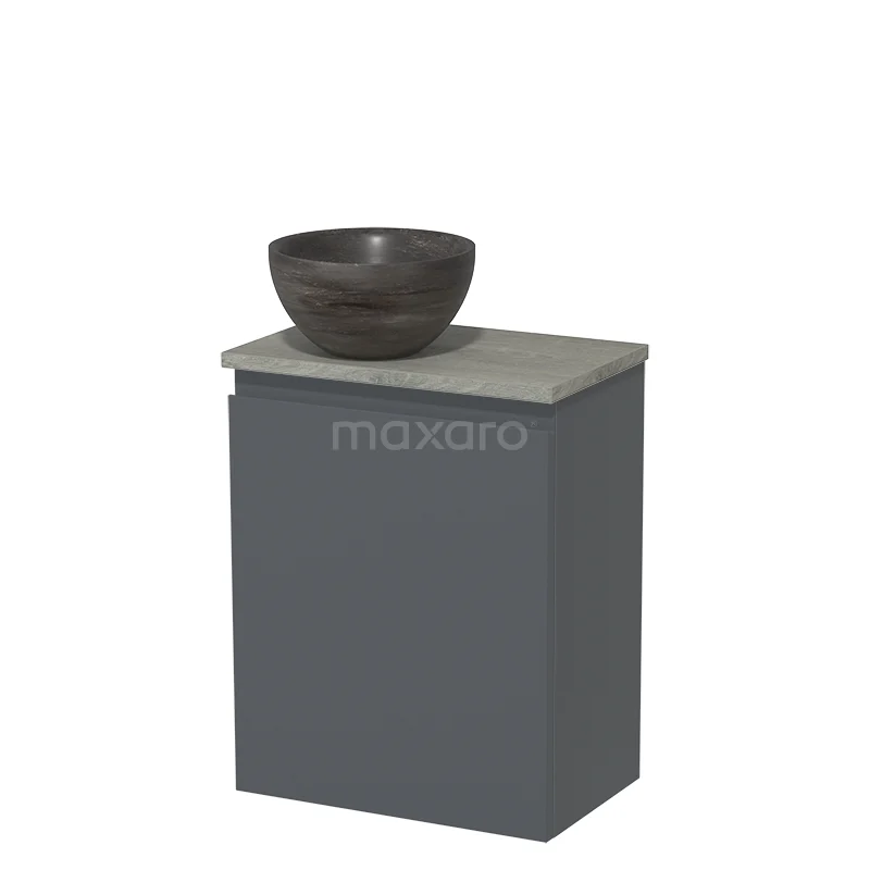 Grijze badkamermeubelset met keramische waskom, compacte vorm en betonlook blad voor een moderne badkamerstijl.