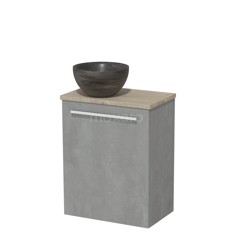 Compact badkamermeubel in betonlook met houten blad en donkergrijze waskom; modern design voor een stijlvolle badkamer.