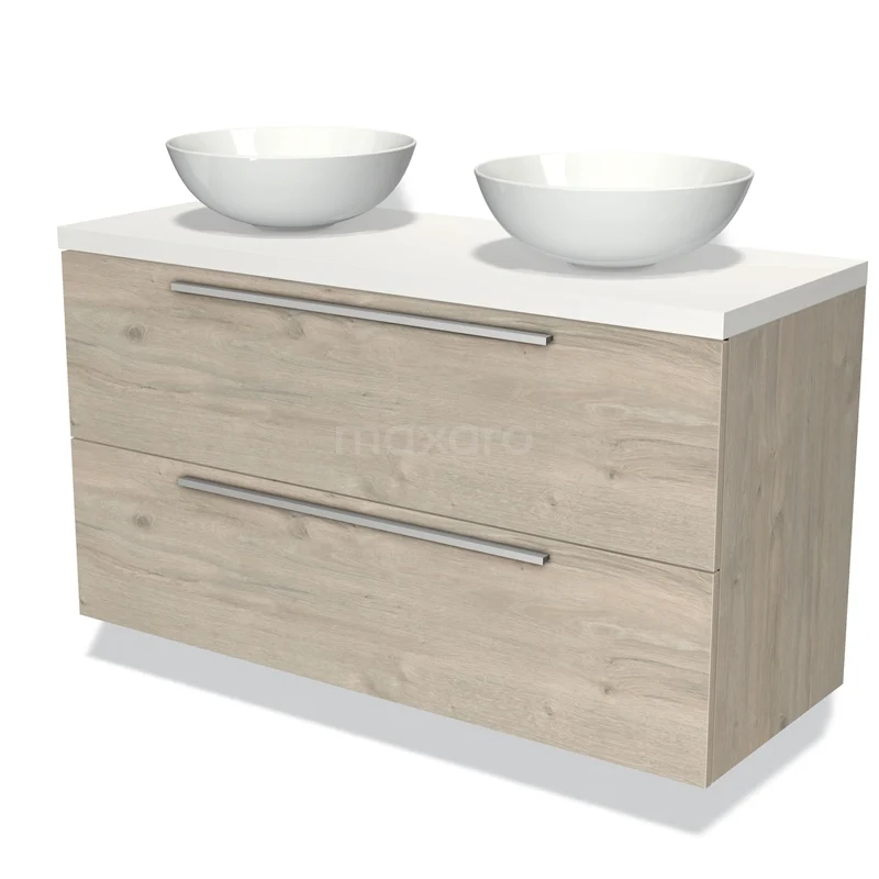 Houten badkamermeubel met dubbele wastafel, lichte houtkleur, moderne uitstraling en strakke metalen handgrepen.