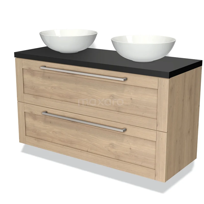 Houten badkamermeubel met zwart blad, dubbele wastafel en metalen grepen, modern design, praktisch voor elke badkamerstijl.
