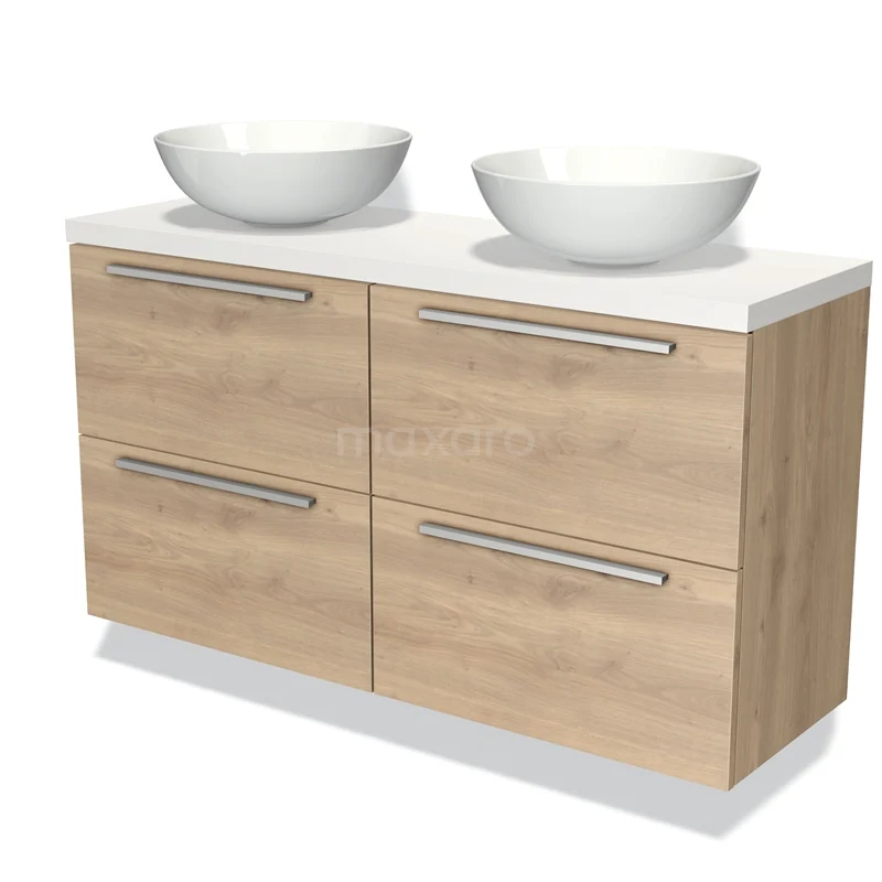 Houten badkamermeubel met twee witte waskommen, vier lades en moderne handgrepen, ideaal voor een stijlvolle badkamer.
