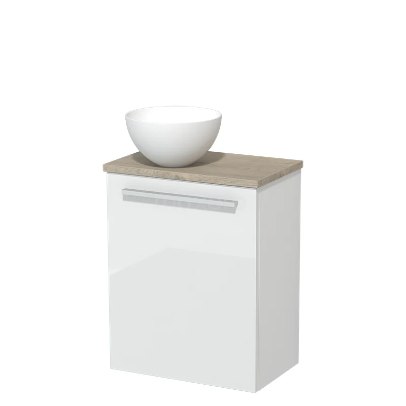 Witte badkamerkast met houten blad, keramische waskom en chromen handgreep, ideaal voor modern badkamerinterieur.
