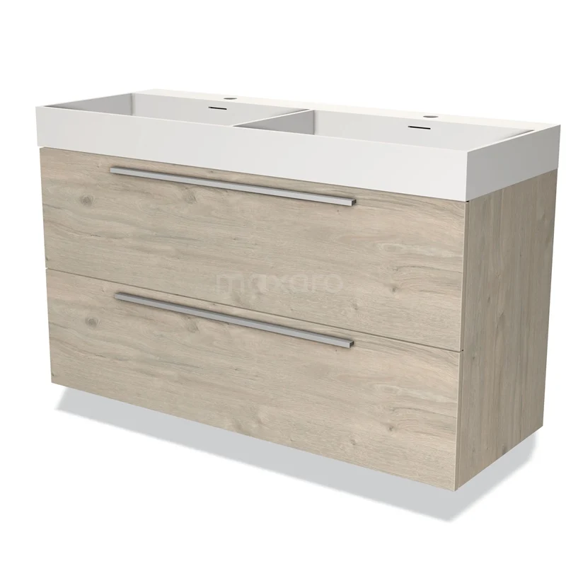 Houten badkamermeubel met dubbele wastafel, lichte eikenkleur en metalen handgrepen, ideaal voor moderne badkamerindeling.