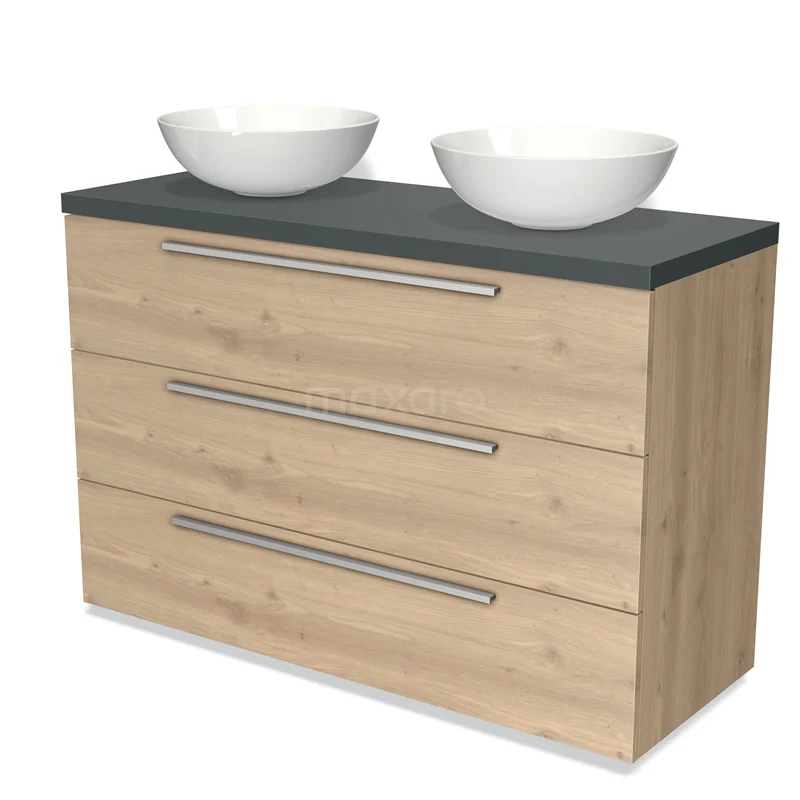 Houten badkamermeubel met twee witte waskommen, zwart blad en drie lades; modern design en natuurlijke uitstraling.