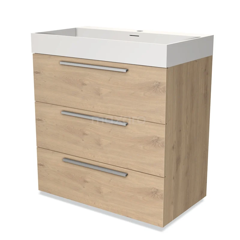 Houten badkamermeubel met drie lades en een witte wastafel, modern design met metalen handgrepen.
