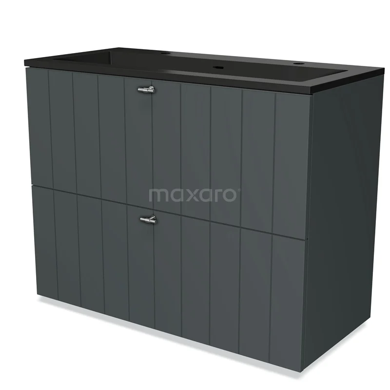 Donkergrijze badkamerkast met dubbele deuren, verticale structuur, moderne wastafel en slanke chromen handgrepen.
