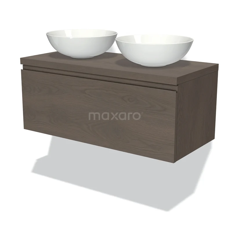 Wandgemonteerd badkamermeubel in houtlook met twee witte waskommen, modern design en ruime opberglade.