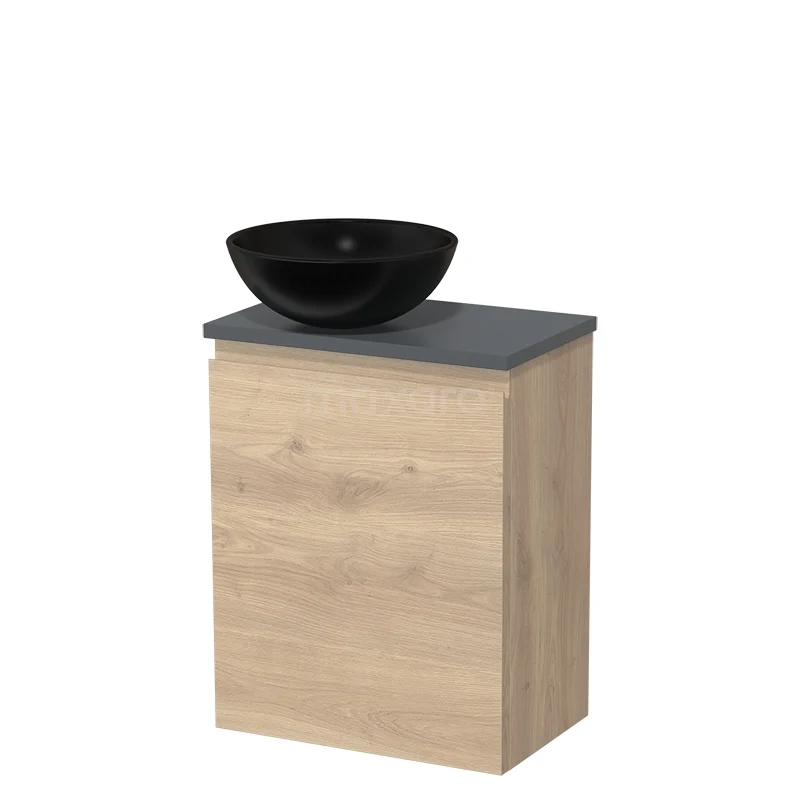 Houten badkamermeubel met zwarte, ronde waskom op grijze bovenkant, modern design voor eigentijdse badkamers.