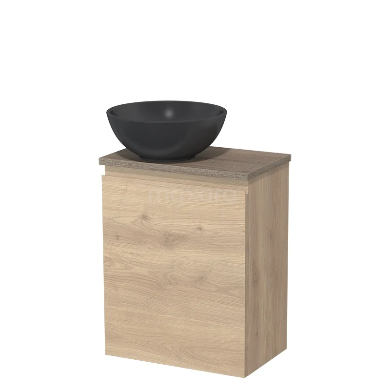 Houten badkamermeubel met mat zwarte waskom van keramiek, compact ontwerp, ideaal voor moderne badkamers.