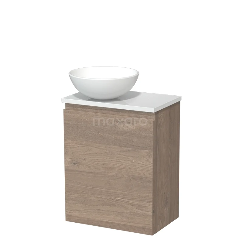 Houten badkamerkast met witte keramieken wastafelkom, compact design, ideaal voor moderne badkamers.