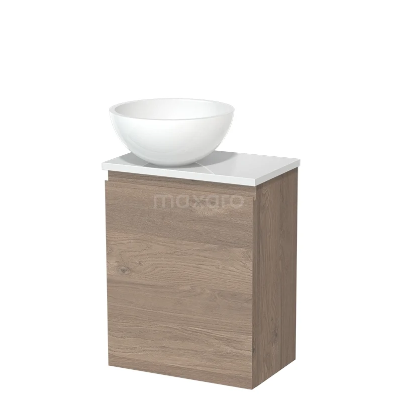 Houten badkamermeubel met witte komvormige wastafel, compact design, ideaal voor moderne badkamers.