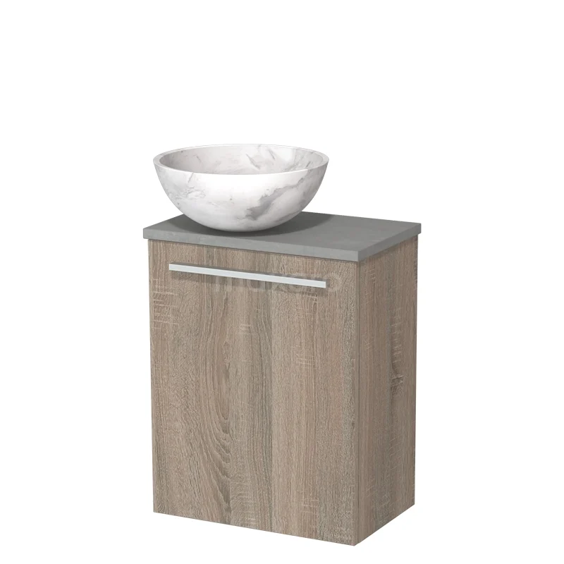 Houten badkamerkast met grijs blad, marmeren opzetwastafel en metalen handgreep, compact ontwerp voor moderne badkamers.