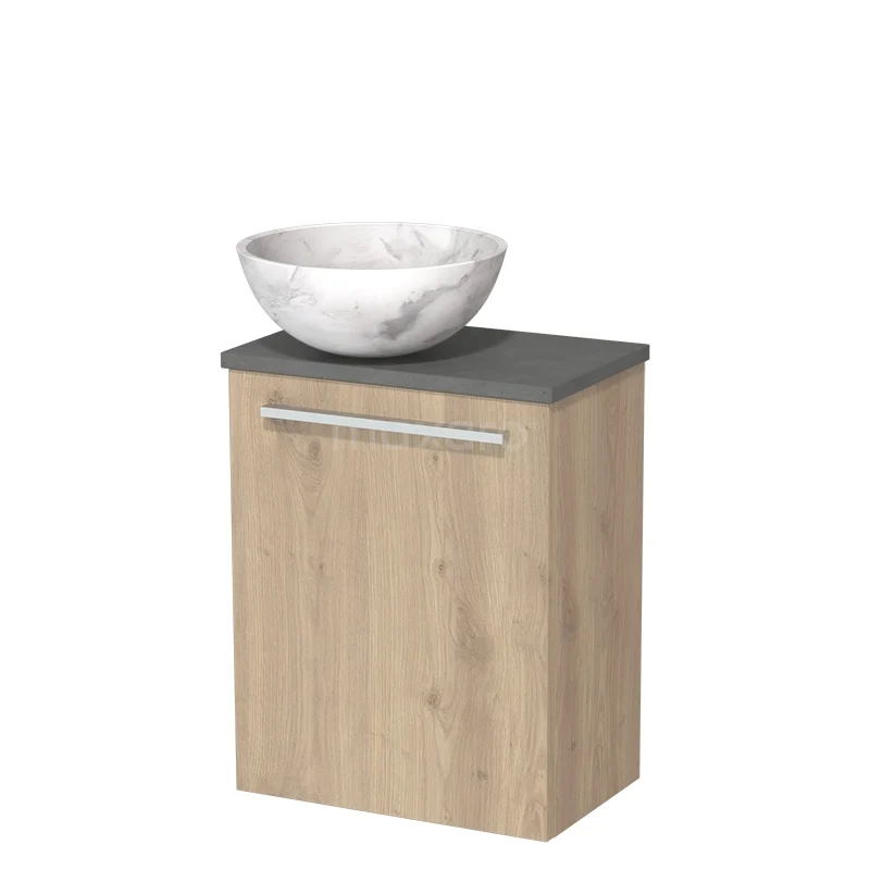 Houten badkamerkast met grijs blad en witte marmeren waskom, modern design uit natuurlijke materialen.