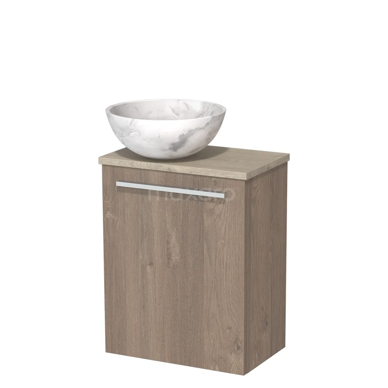 Houten badkamerkast met marmer wastafel, compact design, ideaal voor kleine badkamers.