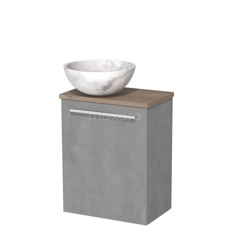 Grijs badkamermeubel met betonlook, houten blad en een witte marmeren waskom, ideaal voor een moderne badkamerstijl.