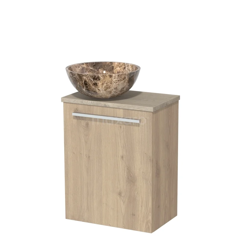 Houten badkamermeubel met kastje, lichte eiken afwerking en natuurstenen waskom, ideaal voor een moderne badkamerstijl.