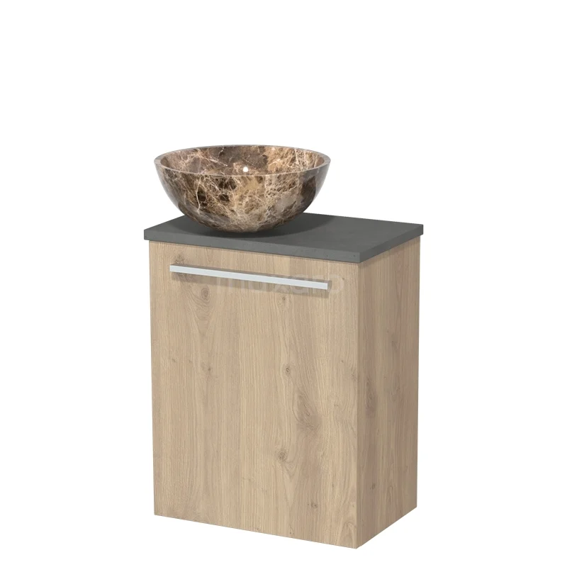 Houten badkamermeubel met grijs blad en natuurstenen waskom, ideaal voor een moderne badkamerinrichting.