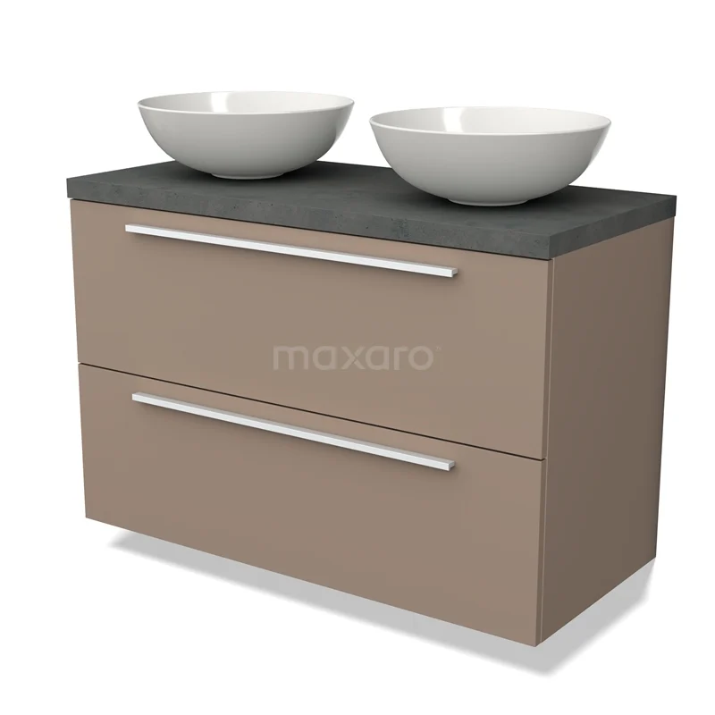Taupe badkamermeubel met twee witte opzetwaskommen, grijs blad en chromen handgrepen, ideaal voor moderne badkamers.