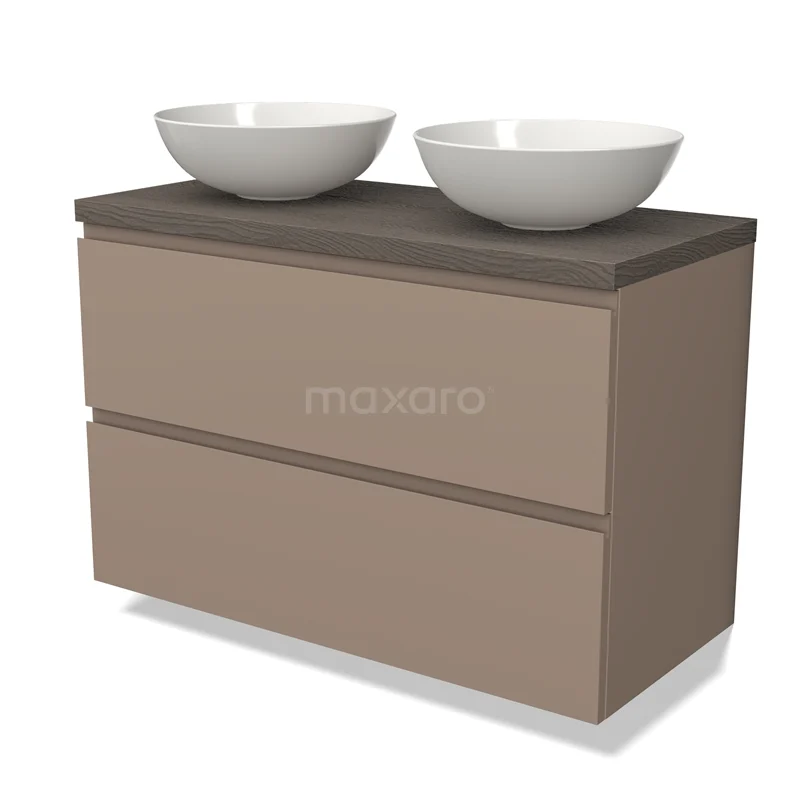 Bruine badkamermeubelset met twee ronde witte waskommen, mat kastfront en houtlook blad voor een moderne badkamerstijl.