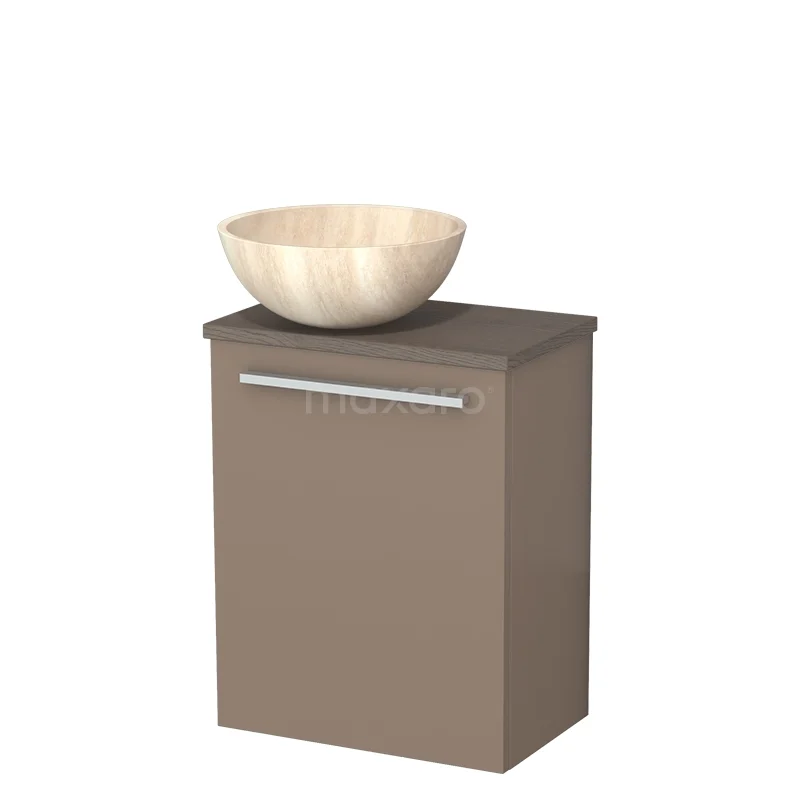 Bruine wandkast met keramische waskom, modern badkamermeubel van hout, strak ontwerp met metalen handgreep.