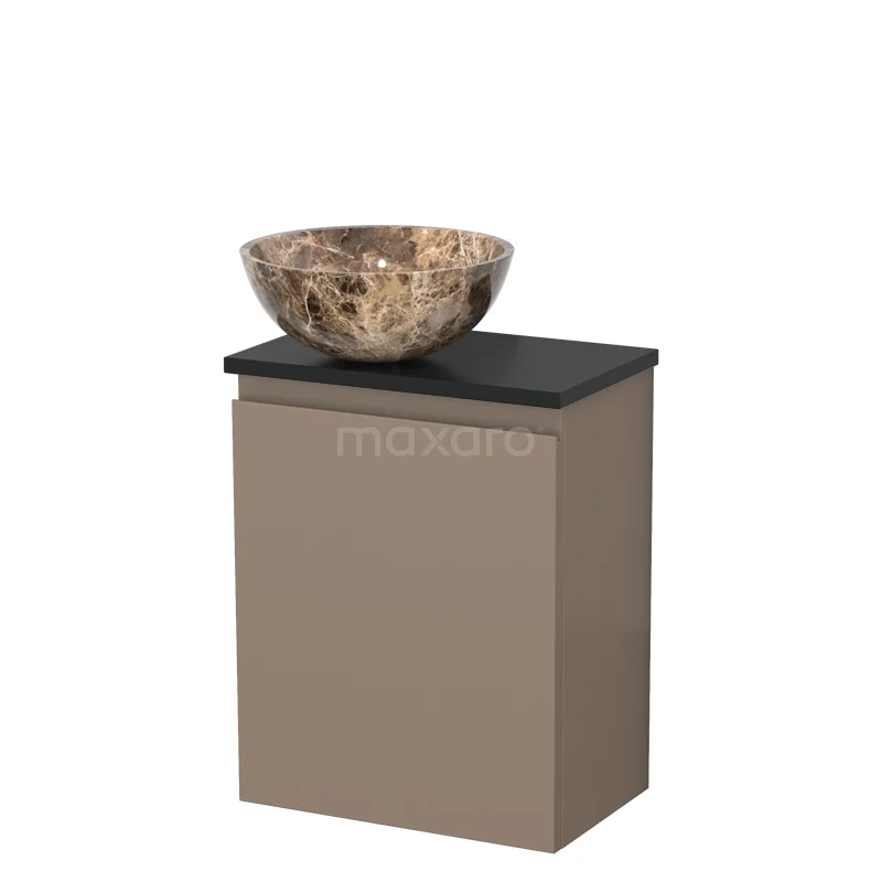 Beige badkamermeubel met zwart blad en unieke marmeren waskom, ideaal voor een stijlvolle en moderne badkamer.