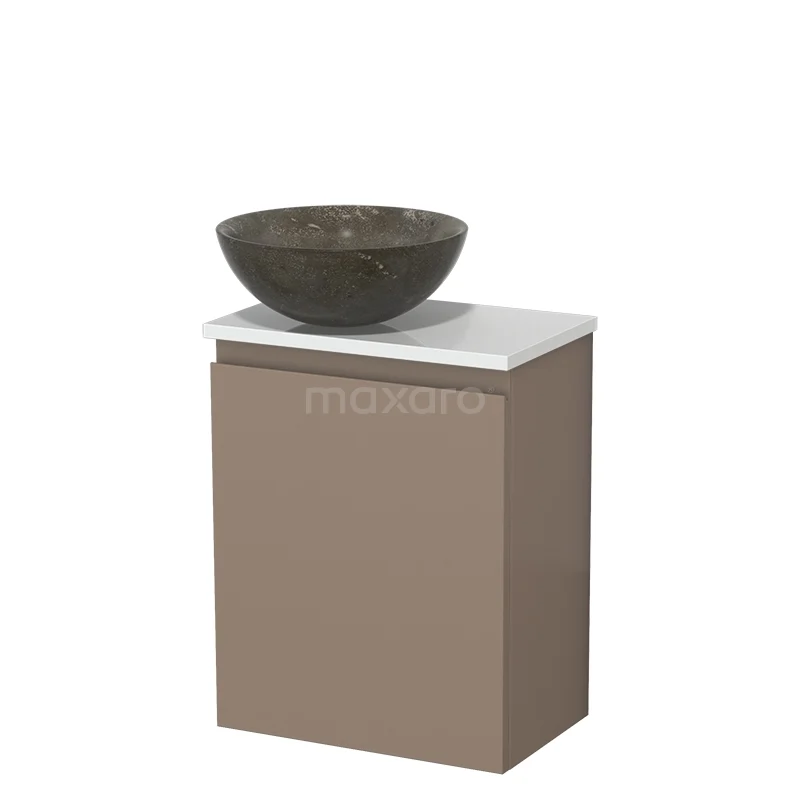 Beige badkamermeubel met wastafelkom van natuursteen, witte bovenplaat en moderne uitstraling.